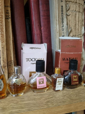 Soviet and Bulgarian perfumes used, including Toskana and Manon with boxes
