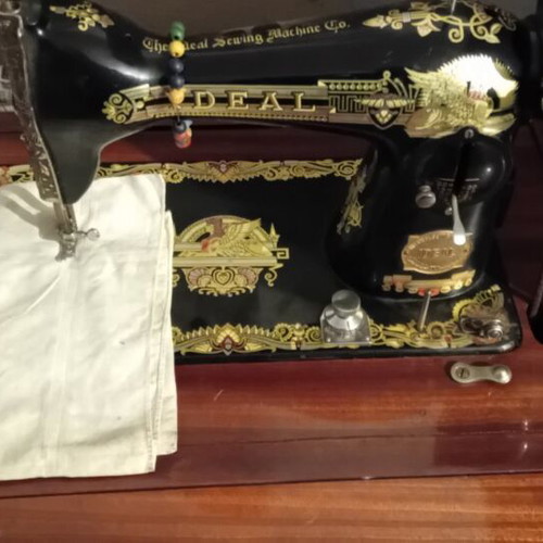 Ideal sewing machine like new, antique model with wooden cabinet