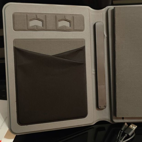 Sharp Ασύρματος Φορτιστής 10W και Powerbank 8000mah με θήκη και σημειωματάριο Α5 νέο