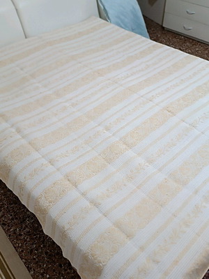 Woven bedspread like new 180x215 wool without tags