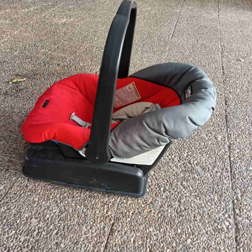 Peg Perego Baby Car Seat 0-9 Months Like New