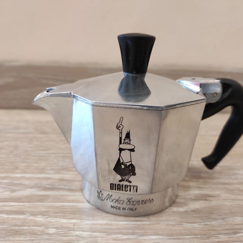 Bialetti Moka Express coffee maker 2 cups like new