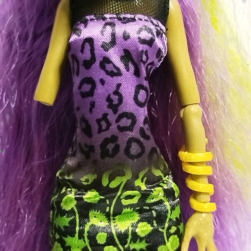 Monster High Clawdeen Freaky Fusion doll used, incomplete with flaws
