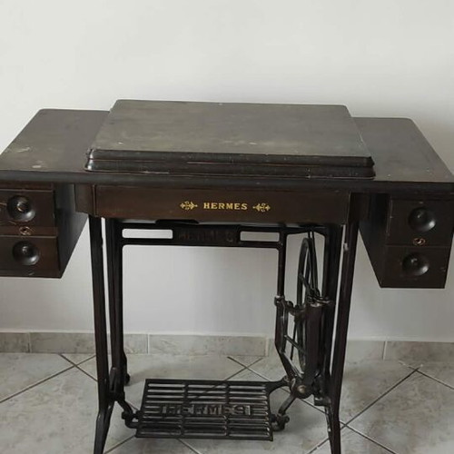 Hermes De Luxe Vintage Sewing Machine used with Wooden Table
