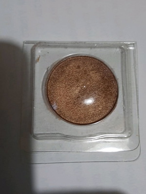 Eyeshadow new in natural color DAST +CREAM