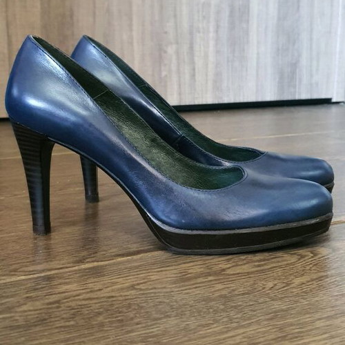 Patricia Miller blue pumps like new, size 40
