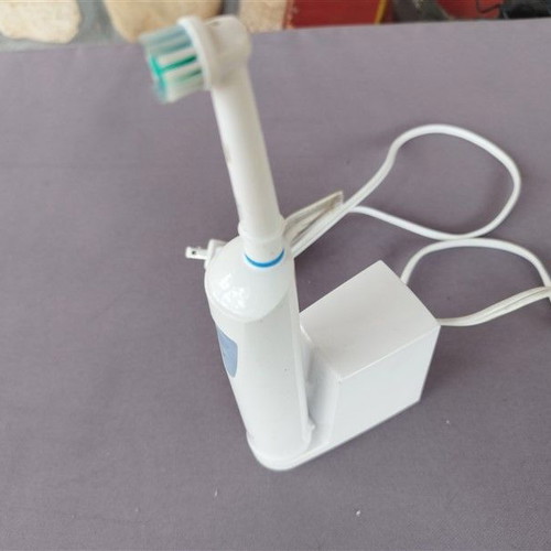 Braun electric toothbrush type 4731 used