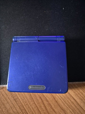 Gameboy Advance SP μεταχειρισμένο με καινούργια μπαταρία και φορτιστή