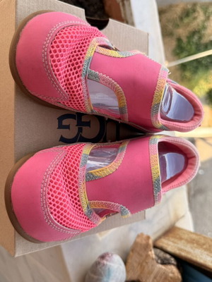 Ugg Australia girls' pink sandals size 28.5 EU UK10