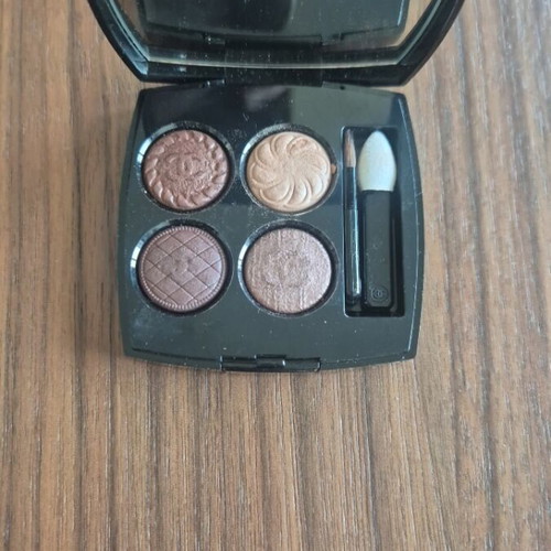 Chanel Les 4 Ombres Boutons 219 Boutons Couture eyeshadow palette like new