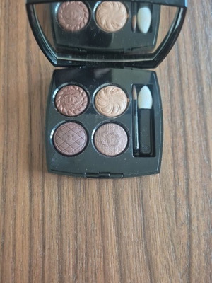Chanel Les 4 Ombres Boutons 219 Boutons Couture eyeshadow palette like new