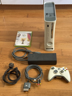 Microsoft Xbox 360 κονσόλα μεταχειρισμένη με αξεσουάρ και παιχνίδι
