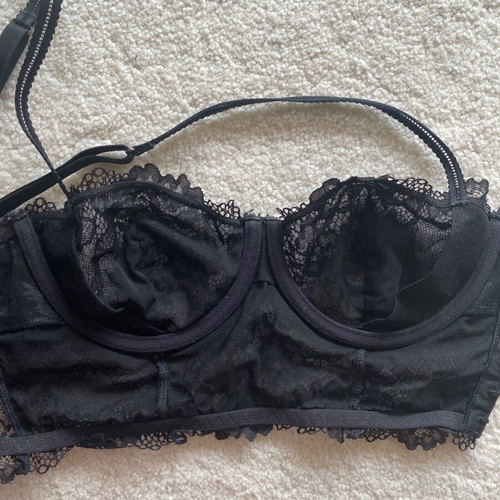 Oysho black lace bra with side clasp and adjustable straps like new