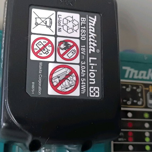 Makita battery chainsaw