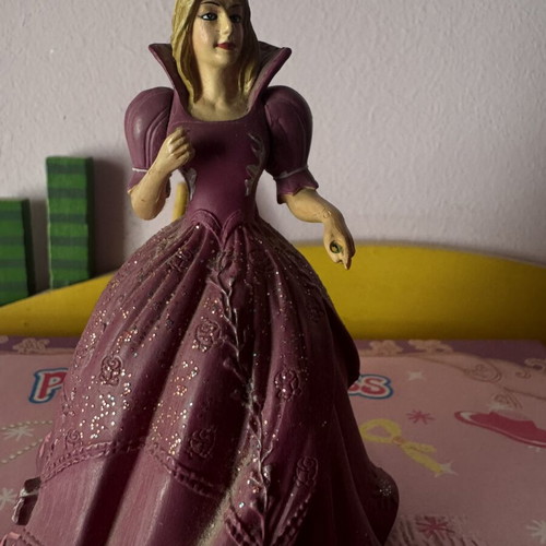 Princess figure toy with pink dress 10 cm like new