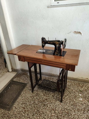 Sewing machine and base like new