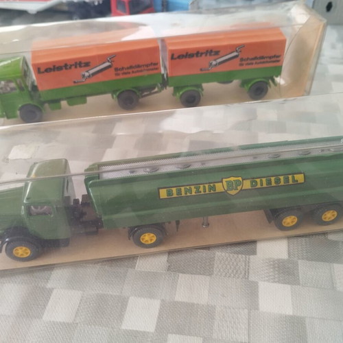 HO Scale Crane and Trucks new for model layout or static modeling