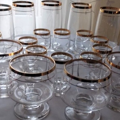 Crystal glasses like new, pack of 22 with gold detail