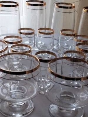 Crystal glasses like new, pack of 22 with gold detail