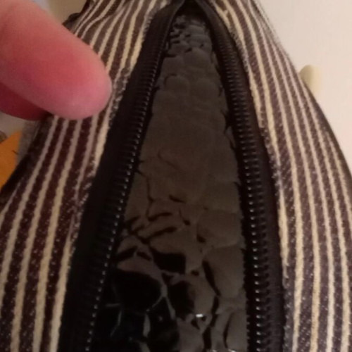 Skondras women's shoulder and hand bag like new, quirky design