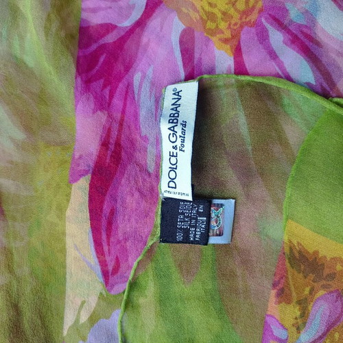 Dolce&Gabbana scarf like new with floral print, 100% silk