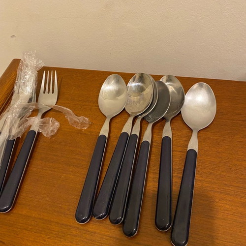 Cutlery set new with 4 small forks, 6 large knives, 6 large spoons, 4 large forks, 6 small spoons