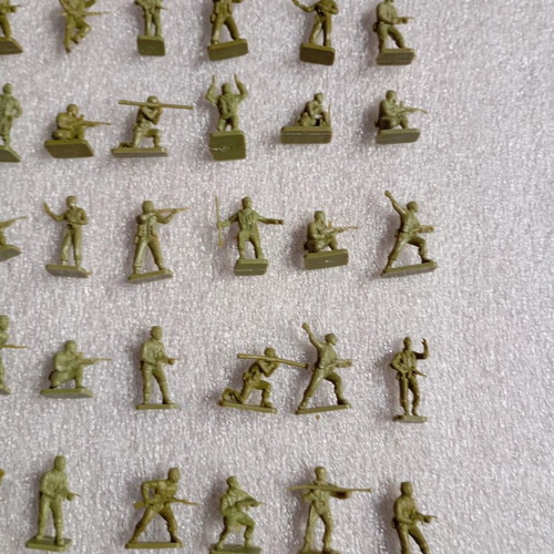 Vintage Airfix Matchbox 1:72 WWII US Marines figures set, 107 pcs