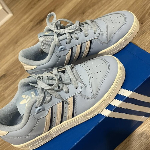 Adidas athletic shoes like new, blue, size 38 2/3