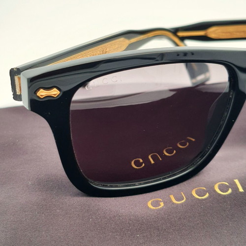 Gucci GG0735S/001 sunglasses like new, black and gold
