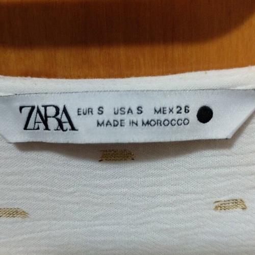 Zara white shirt with gold metallic details used, size S