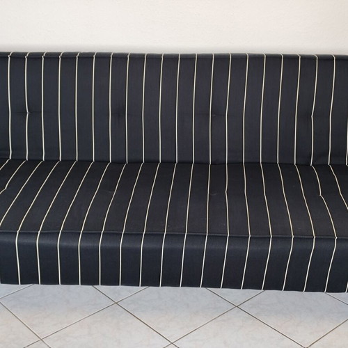 Striped sofa bed like new, 110x190 cm, easy opening, black matte legs