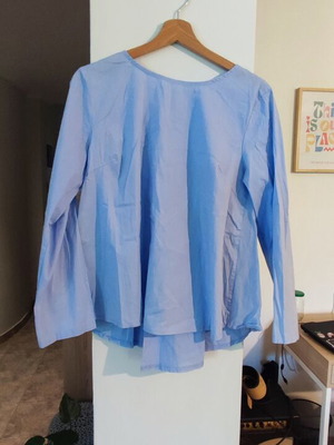 Shirt like new, turquoise, long sleeve with bow detail