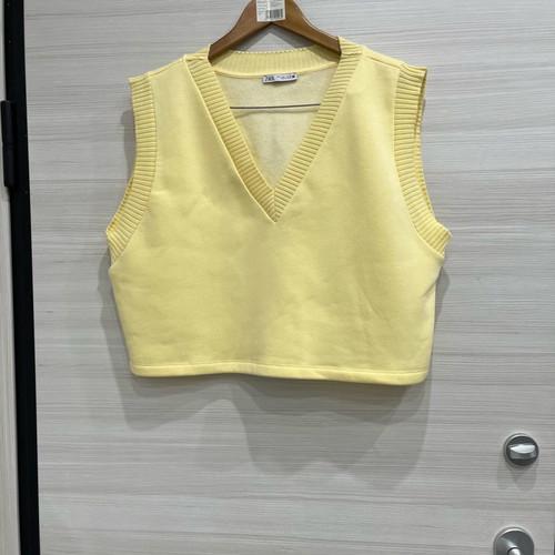 Zara women's vest new, yellow with fuzzy lining