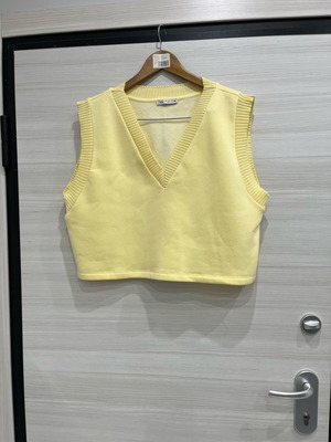 Zara women's vest new, yellow with fuzzy lining