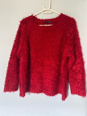 Red pullover like new, warm and soft