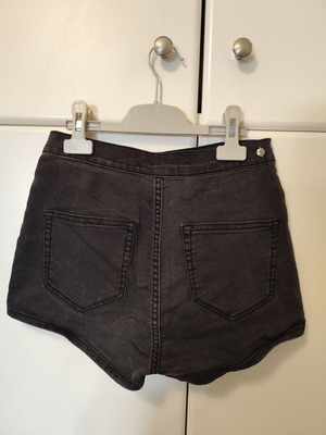 Τζιν σορτσάκι Pull & Bear μεταχειρισμένο, ψηλομέσο, μέγεθος EUR 32