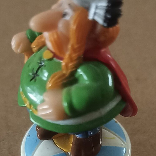 Majestix figure from Kinder surprise Asterix and the Romans series 2000 like new