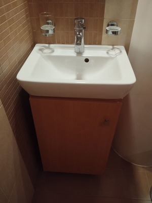 Νιπτήρας Villeroy Subway σαν καινούργιος, 50 x 39 με inox σιφώνι