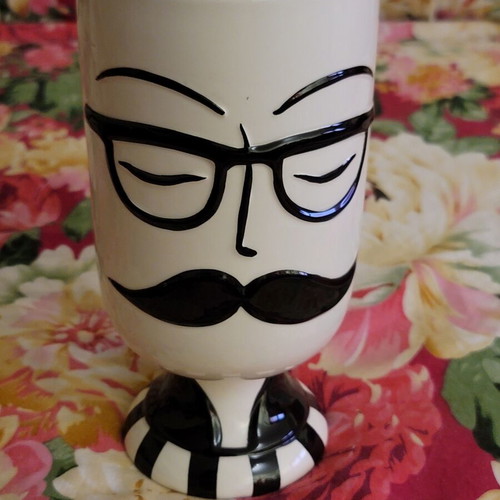 Porcelain painted figure vase