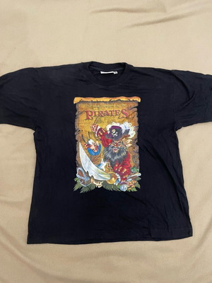 Disney kids tshirt used, size 14