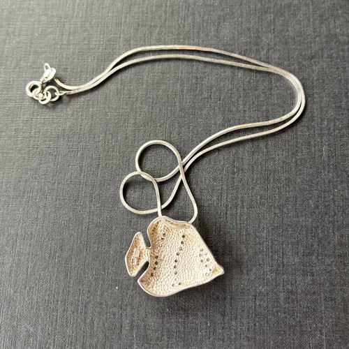 Silver fish-shaped pendant like new with enamel and zircon