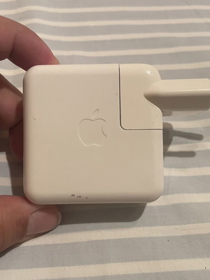 Apple iPod FireWire 400 charger like new, 12v
