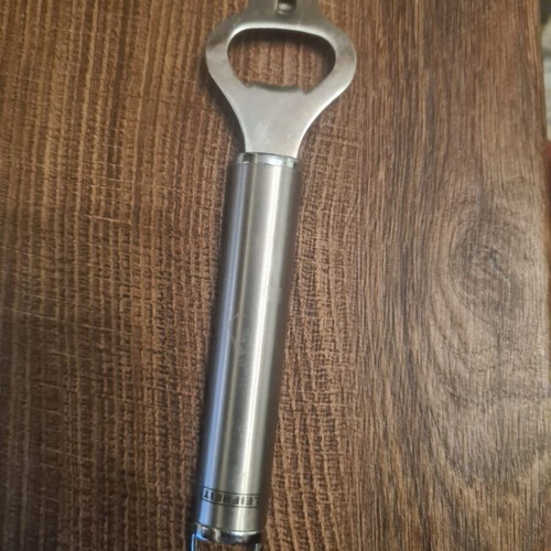 Leifheit bottle and can opener like new with ergonomic handle