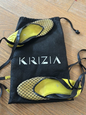 Vintage Krizia ballet wrap flats used, size 36.5, black and yellow