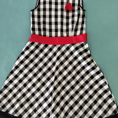 Handmade girls' dress size 10, like new, plaid taffeta with satin belt