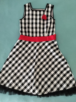 Handmade girls' dress size 10, like new, plaid taffeta with satin belt