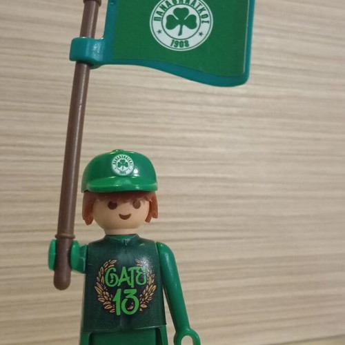 Playmobil fan figure of PAO with team flag like new
