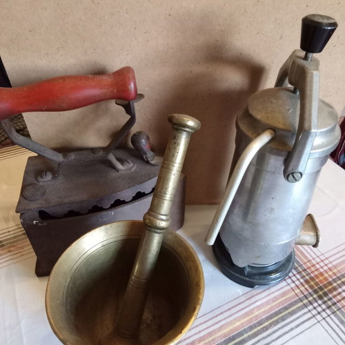 Old utensils like new from another era