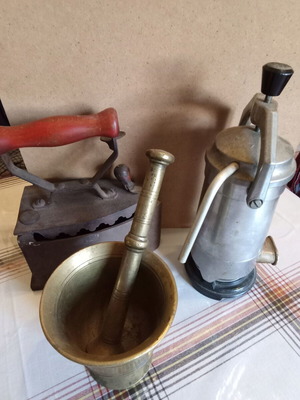 Old utensils like new from another era
