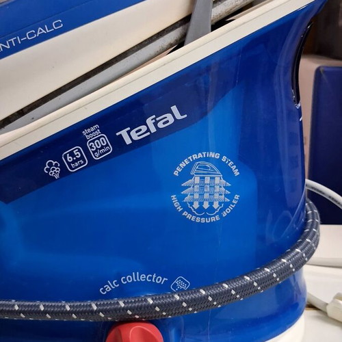 Tefal HV 6815 Effectis Anti Calc Steam Iron like new
